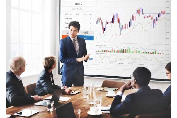 “我没有看到泡沫”：为什么华尔街认为即使人工智能焦虑加剧 股市也能继续攀升